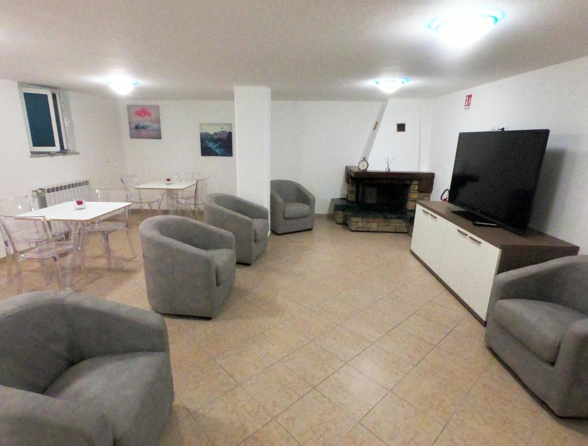 Hotel Aurora Варацце Экстерьер фото